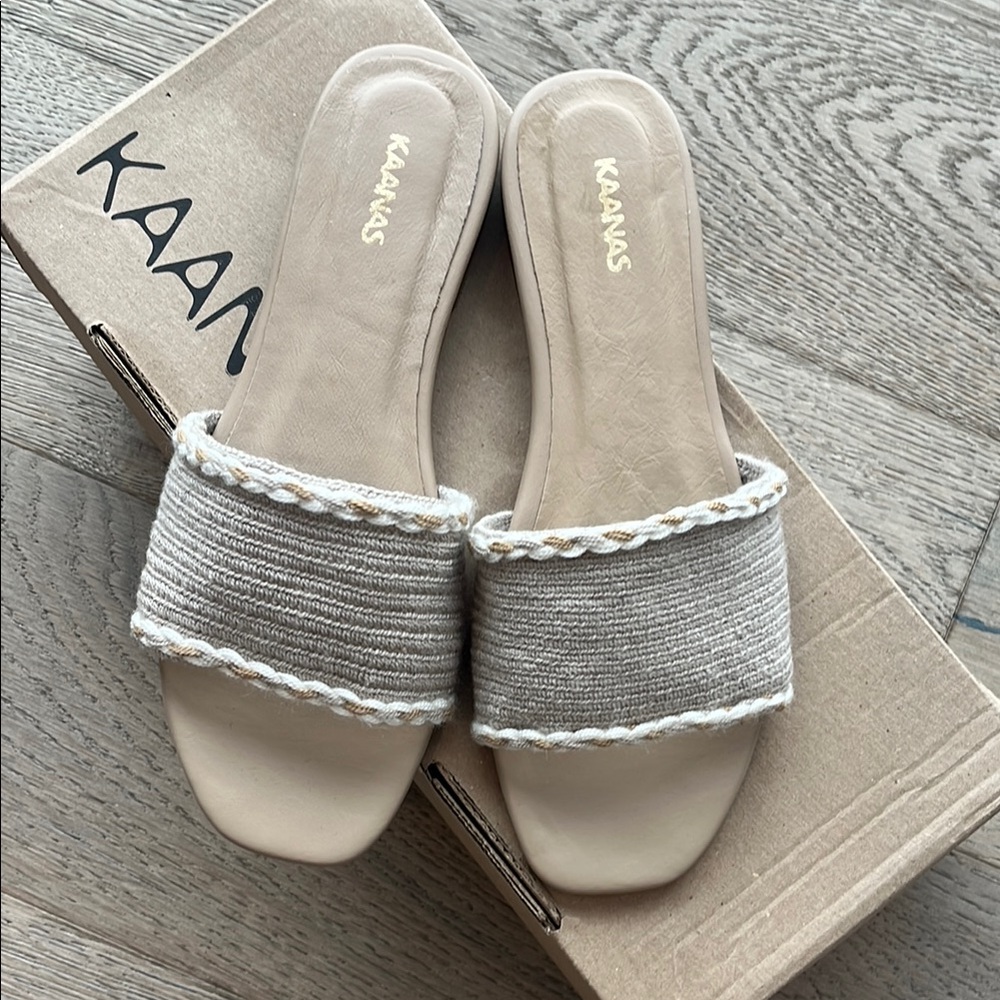 NIB KAANAS Women's ‘Jamaica’ Taupe Slide Sandals (Size 5)
